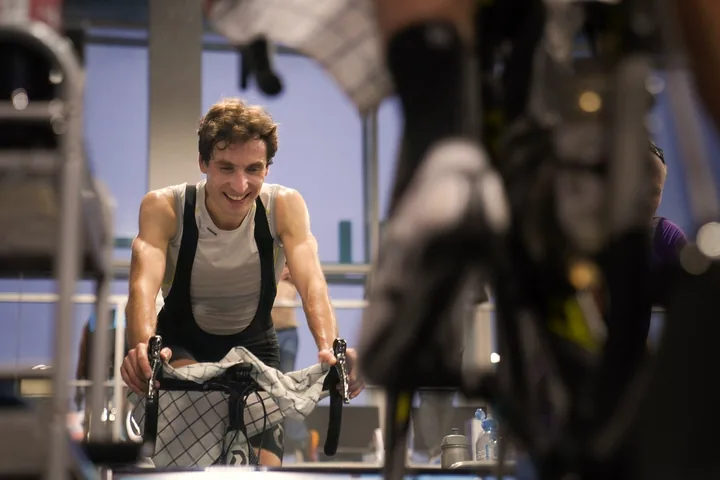 Séance de cycling en salle